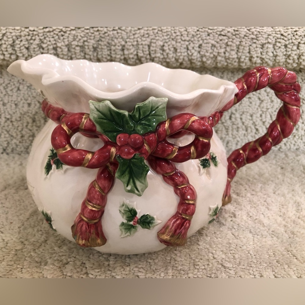🎄Fritz & Floyd Old World Ceramic Santa’s Holly Berry Bag Pitcher (Retired 1990).